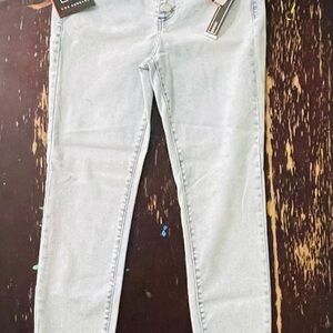 Chic Light Wash Skinny Jeans for Women